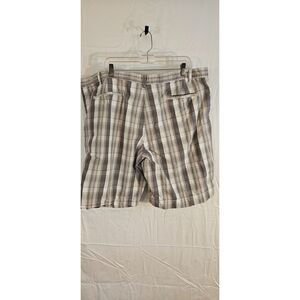 Alfani Size 44 Gray and White Plaid Shorts -- ITEM #3281
